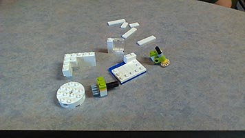 Набор LEGO Вращающаяся витрина для мини-фигурок