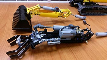 Набор LEGO Насадка-захват для экскаватора