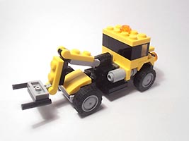 Набор LEGO Тягач-эвакуатор