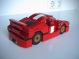 Набор LEGO Маленькая красная гоночная машина с двигателем V8
