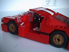 Набор LEGO Маленькая красная гоночная машина с двигателем V8