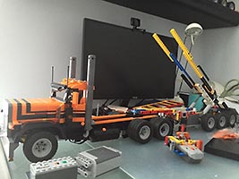 Набор LEGO Тягач Петербильт 389 (черно-оранжевый)