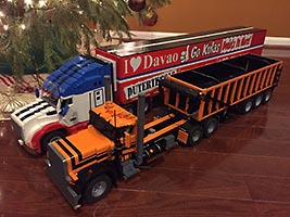 Набор LEGO Тягач Петербильт 389 (черно-оранжевый)