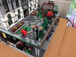 Набор LEGO Особняк Брюса Уэйна и Бэт-пещера (на батарейках)
