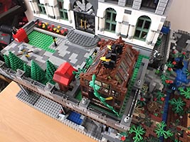 Набор LEGO Особняк Брюса Уэйна и Бэт-пещера (на батарейках)