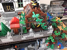Набор LEGO Особняк Брюса Уэйна и Бэт-пещера (на батарейках)