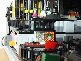 Набор LEGO Особняк Брюса Уэйна и Бэт-пещера (на батарейках)
