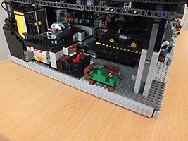 Набор LEGO Особняк Брюса Уэйна и Бэт-пещера (на батарейках)