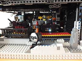 Набор LEGO Особняк Брюса Уэйна и Бэт-пещера (на батарейках)
