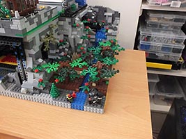 Набор LEGO Особняк Брюса Уэйна и Бэт-пещера (на батарейках)