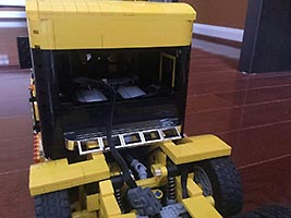 Набор LEGO Грузовик Петербильт 379 (черно-желтый)