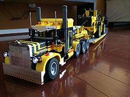Набор LEGO Грузовик Петербильт 379 (черно-желтый)