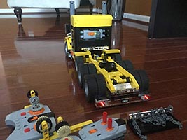 Набор LEGO Грузовик Петербильт 379 (черно-желтый)