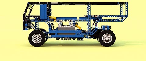 Набор LEGO Гоночный грузовик ралли 'Париж-Дакар' (прыгающий)