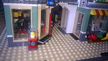 Набор LEGO Магазин игрушек и продуктов