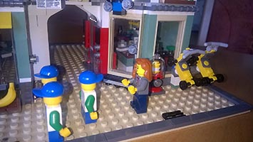 Набор LEGO Магазин игрушек и продуктов