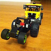 Набор LEGO Мощный трактор с инерционным мотором