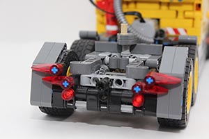 Набор LEGO Американский грузовик с мотором