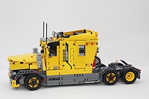 Набор LEGO Американский грузовик с мотором
