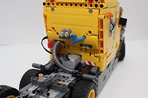 Набор LEGO Американский грузовик с мотором
