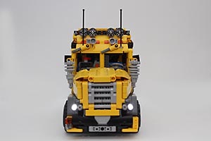 Набор LEGO Американский грузовик с мотором