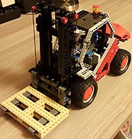 Набор LEGO Вилочный погрузчик (на р/у)