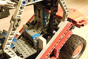 Набор LEGO Вилочный погрузчик (на р/у)