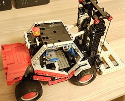 Набор LEGO Вилочный погрузчик (на р/у)