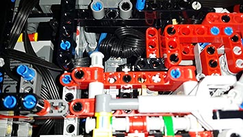 Набор LEGO Грузовик с оборудованием для технического обслуживания (на р/у)
