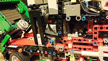 Набор LEGO Грузовик с оборудованием для технического обслуживания (на р/у)