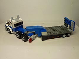 Набор LEGO Тягач с прицепом-платформой
