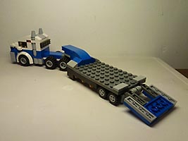 Набор LEGO Тягач с прицепом-платформой