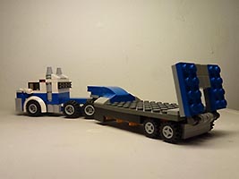 Набор LEGO Тягач с прицепом-платформой