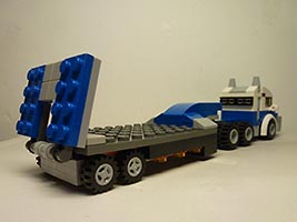 Набор LEGO Тягач с прицепом-платформой
