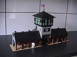 Набор LEGO Средневековая городская стена с королевскими конюшнями и седельной мастерской