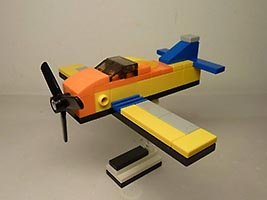 Набор LEGO Маленький самолет на подставке