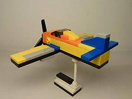 Набор LEGO Маленький самолет на подставке