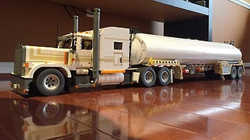 Набор LEGO 1:17 Fuel Trailer for Semi Truck