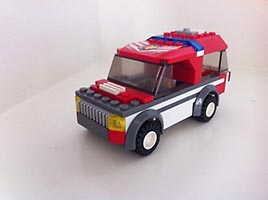 Набор LEGO Внедорожник и прицеп с лодкой
