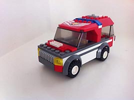 Набор LEGO Внедорожник и прицеп с лодкой