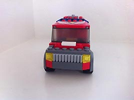 Набор LEGO Внедорожник и прицеп с лодкой