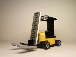 Набор LEGO Вилочный погрузчик для минифигурки