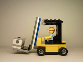 Набор LEGO Вилочный погрузчик для минифигурки