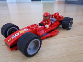 Набор LEGO Вторая версия болида 'Формула-1' команды Феррари