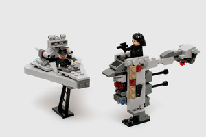 Набор LEGO Microfighter Nebulon-B Frigate