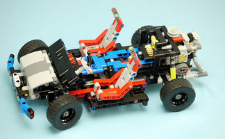 Набор LEGO 42063-40 Шасси - юбилейная модель к 40-летию Лего Техник (собрана из 42057 + 42061 + 42063)