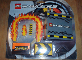 Набор LEGO 4277538 Racers Stunts Expansion Pack