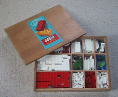 Набор LEGO 710-4 Wooden Storage Box with Contents