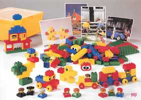 Набор LEGO 9051 Duplo Basic Set Giant - 190 el. 4 activity cards in solid storage bin