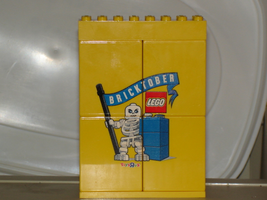 Набор LEGO Bricktober Toys 'R' Us Bricktober Promotional Brick Set